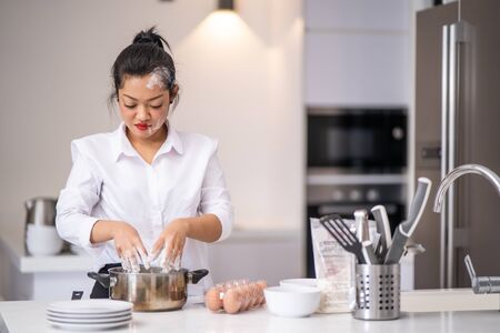 The woman was preparing flour in a bowlの写真素材