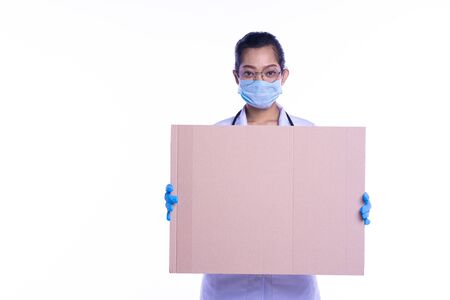 The doctor stood while holding the cardboardの写真素材