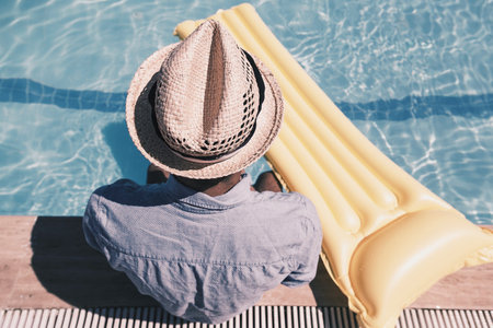 Man sitting by the poolの素材