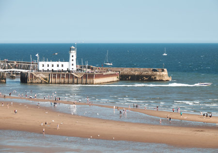 SCABOROUGH, UK - SEP 2, 2018: People walking and relaxing around Scaborough city in the sunny day, United Kingdomのeditorial素材