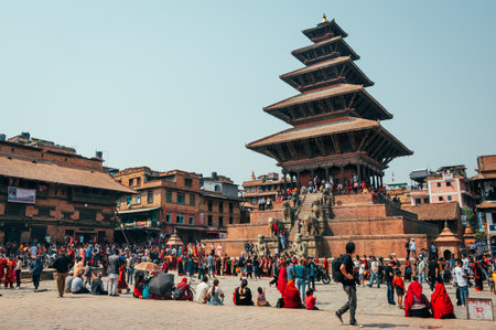 Bhaktapur, Nepal - Apr 16, 2023: Locals gathering and celebrating Biska Jatra (Bisket Jatra) festival or the Nepalese New Year at Bhaktapur, Nepalのeditorial素材