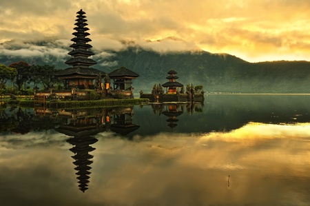 Bali Pura Ulun Danu Bratan Water Temple at sunrise の写真素材
