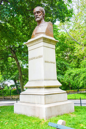 Symbols and rare view of New York, italian hero statue in central park N.Y.C.のeditorial素材