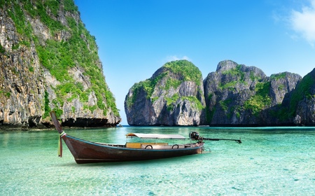 boat on sand of Maya bay Phi phi islandの写真素材