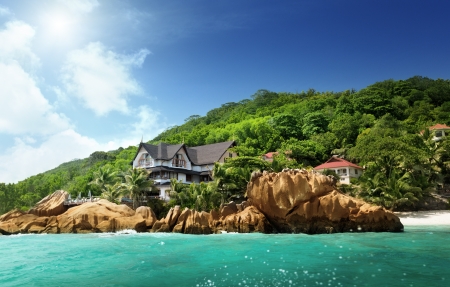 Hotel on tropical beach, La Digue, Seychellesのeditorial素材