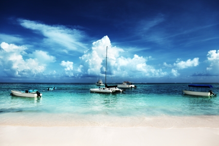 Caribbean beach and yachtsの写真素材