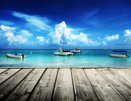 Caribbean beach and yachtsの写真素材