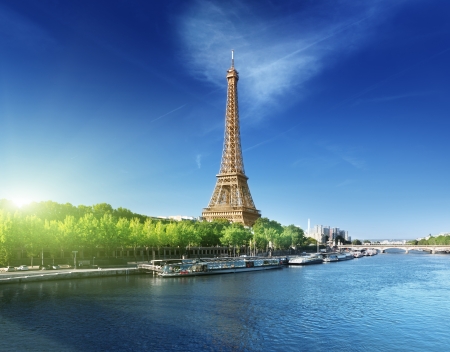 Seine in Paris with Eiffel tower in sunrise time のeditorial素材