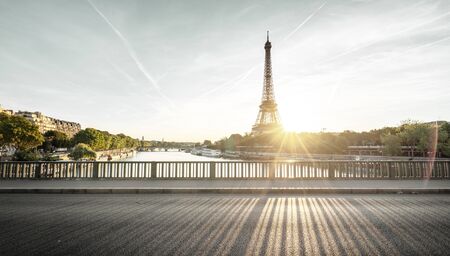 Eiffel Tower from Bir-Hakeim metal bridge in the morning, Paris, Franceの写真素材
