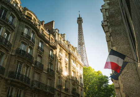 building in Paris near Eiffel Towerのeditorial素材