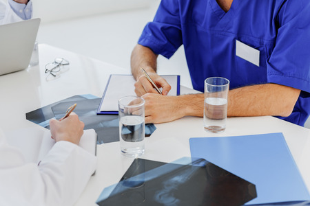 General practitioners making notes about radiograph analysis