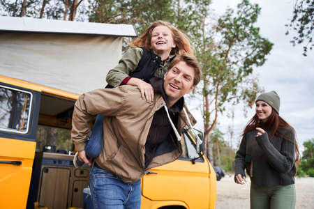 Dad carries a daughter on his shouldersの写真素材