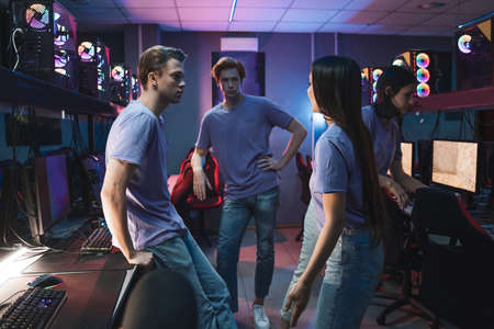 Male and female gamers discussing something before the game