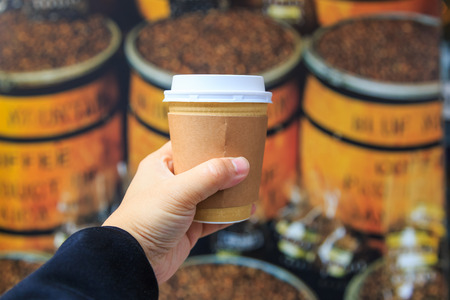 hand holding a paper cup of coffeeの写真素材