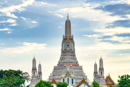 Pagoda of Wat Arun Ratchawararam "Temple of Dawn" , Landmark of Bangkok, Thailandの写真素材