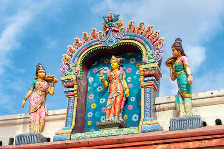 Singapore  - August 13, 2019 : God Statue located in Front of The Door of Sri Mariamman Templeのeditorial素材