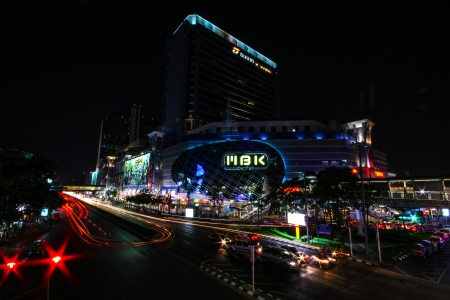 Fast moving cars at night のeditorial素材