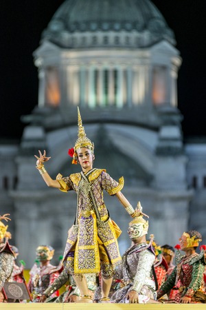 Bangkok. Thailand - 13 december 2015, Khon is dance drama of Thai classical masked, this performance is Ramayana epic, the show is open around and free in bangkokのeditorial素材
