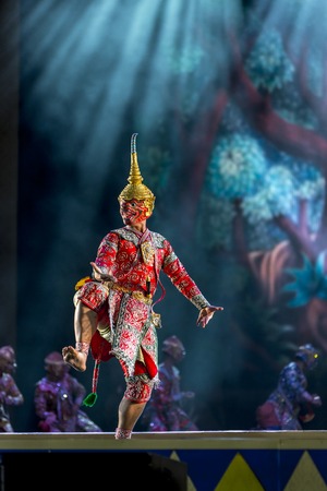 Bangkok. Thailand - 13 december 2015, Khon is dance drama of Thai classical masked, this performance is Ramayana epic, the show is open around and free in bangkokのeditorial素材