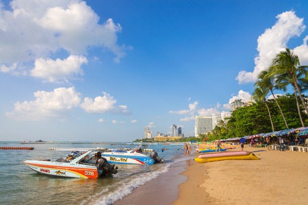 PATTAYA, THAILAND, 27 NOV. tourist activities on the beach and speed boat floating on beach and blue sea with sunshire blue sky in  pattaya beach, thailandのeditorial素材