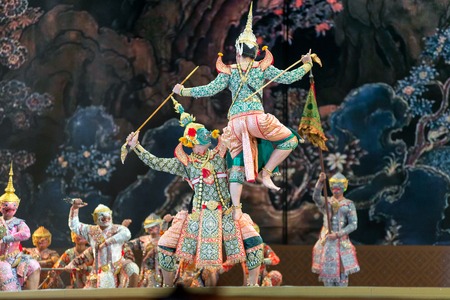 Bangkok. Thailand - 13 december 2015, Khon is dance drama of Thai classical masked, this performance is Ramayana epic, the show is open around and free in bangkokのeditorial素材