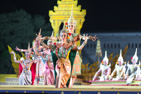 Bangkok. Thailand - 13 december 2015, Khon is dance drama of Thai classical masked, this performance is angel blessing, the show is open around and free in bangkokのeditorial素材
