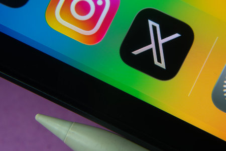 16 Nov 2025- Dhaka, Bangladesh: X and other app icons with a digital pen on a iPad screen.のeditorial素材