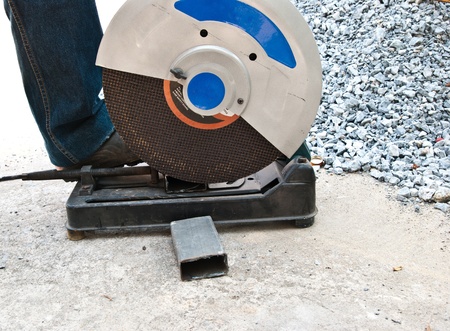 Worker using electric circular sawのeditorial素材