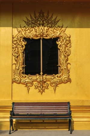 Bench with golden sculpture backgroundの写真素材