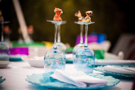 Table display with wineglasses and crockery