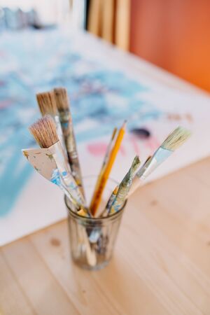 A brush in a glass on the background of the picture backlit by the rays of the sun. Close-upの写真素材