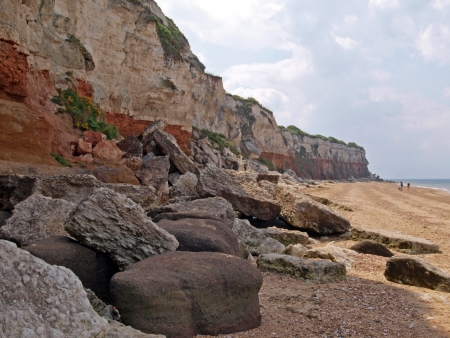 The cliffs at Hunstanton are a famous geological location. The top white layer is Upper Cretaceous chalk. Immediately beneath this is red coloured Lower Cretaceous chalk and beneath that is the red-coloured carstone.の写真素材