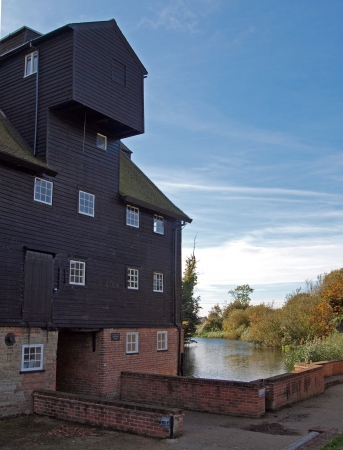 Houghton Mill was built during the 17th Century, it was a working mill with three water wheels untill 1930. It became a Youth Hostel in 1934 and in 1939 was given to the National Trust, it has been restored and is open to the public in the summer.のeditorial素材