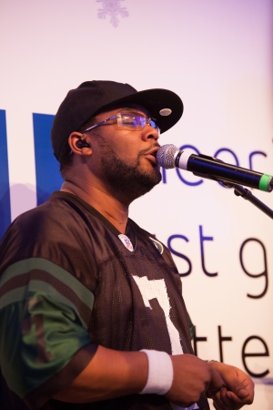 VANCOUVER, BC - FEBRUARY 2010 - Naturally 7 performs at the Bell Ice Cube during Vancouver's 2010 Gamesのeditorial素材