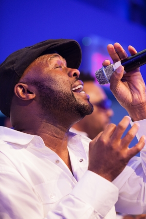 VANCOUVER, BC - FEBRUARY 2010 - Naturally 7 performs at the Bell Ice Cube during Vancouver's 2010 Gamesのeditorial素材