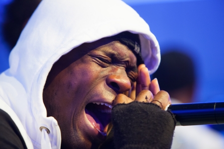 VANCOUVER, BC - FEBRUARY 2010 - Naturally 7 performs at the Bell Ice Cube during Vancouver's 2010 Gamesのeditorial素材