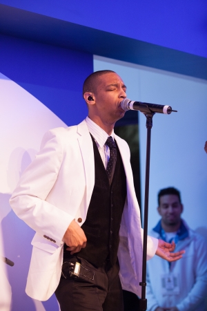 VANCOUVER, BC - FEBRUARY 2010 - Naturally 7 performs at the Bell Ice Cube during Vancouver's 2010 Gamesのeditorial素材
