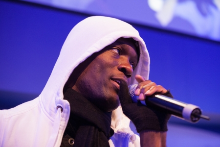 VANCOUVER, BC - FEBRUARY 2010 - Naturally 7 performs at the Bell Ice Cube during Vancouver's 2010 Gamesのeditorial素材