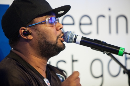 VANCOUVER, BC - FEBRUARY 2010 - Naturally 7 performs at the Bell Ice Cube during Vancouver's sports competition Gamesのeditorial素材