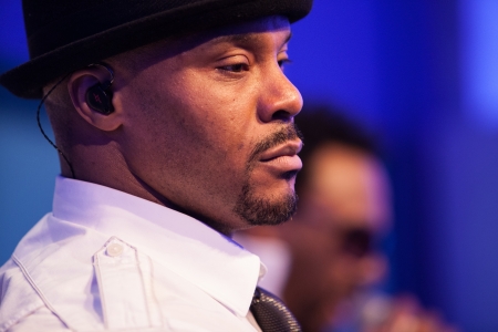 VANCOUVER, BC - FEBRUARY 2010 - Naturally 7 performs at the Bell Ice Cube during Vancouver's 2010 Gamesのeditorial素材
