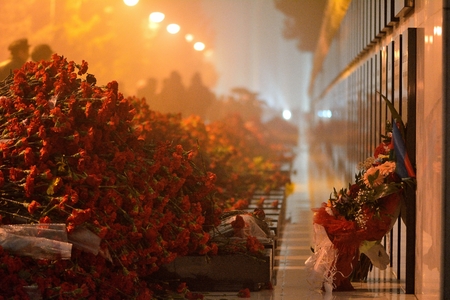 Carnations at 20th January monument, Baku, Azerbaijan. Flowers are left on the anniversary of the massacre of Azerbaijani civilians in 1990の写真素材