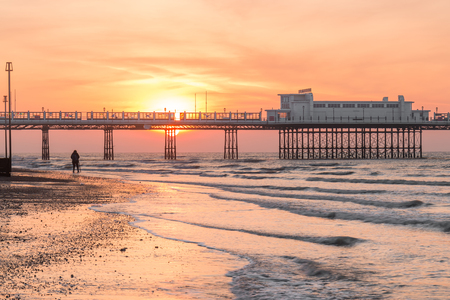 Photographer Captures Sunrise Behind Worthing Pierのeditorial素材