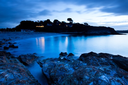 Before sunrise on the rocks at Swanpoo l Falmouth Cornwall England UKの写真素材