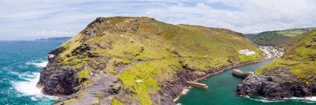 Panoramic shot of the harbour entrance and dramatic scenery at Boscastle Cornwall England UKの写真素材
