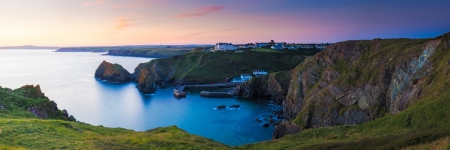 Sunset overlooking Mullion Cove Cornwall England UKの写真素材
