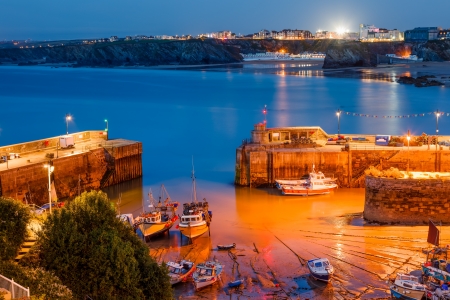 Night shot of Newquay Harbour Cornwall England ukの写真素材