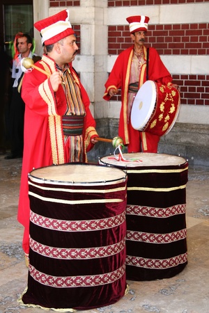 ISTANBUL - SEPTEMBER 02, 2009: Orient Express arrives at last stop at 14:30 pm. Janissary band of musicians performs live for the visitors.のeditorial素材