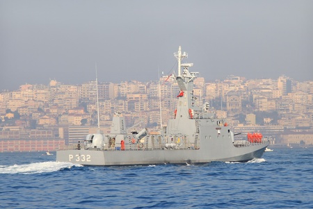 ISTANBUL - JANUARY 10: Turkish Navy assault boat TCG Mizrak arrives at Bosporus on January 10, 2011 in Istanbul, Turkeyのeditorial素材