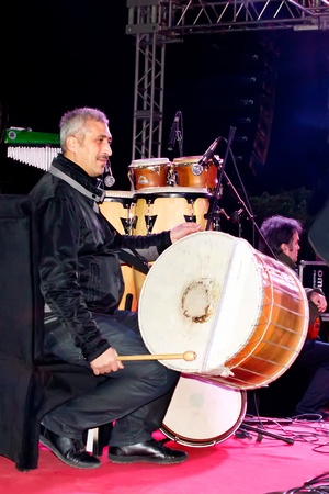 ISTANBUL - MAY 8 : An unidentified drummer plays during Leman Sam concert at Maltepe open air stage on May 8, 2011 in Istanbul, Turkey. のeditorial素材