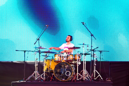 ISTANBUL - APRIL 22: Singer Atiye performs for the children during National Sovereignty and Children Day on April 22, 2012 in Istanbul. Drum player plays.のeditorial素材
